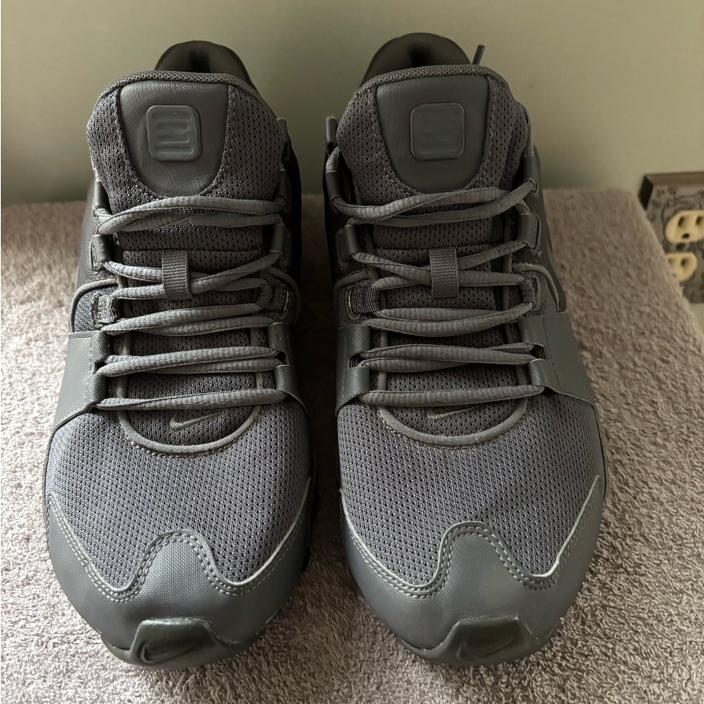 Nike Men's Grey Mesh Lace-Up Sneakers Like New